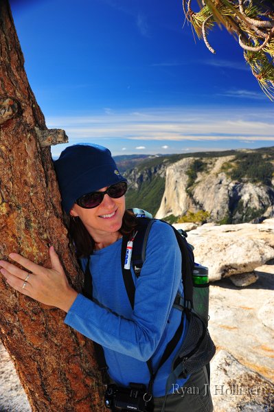 RJH_6238.JPG - Tree hugger.