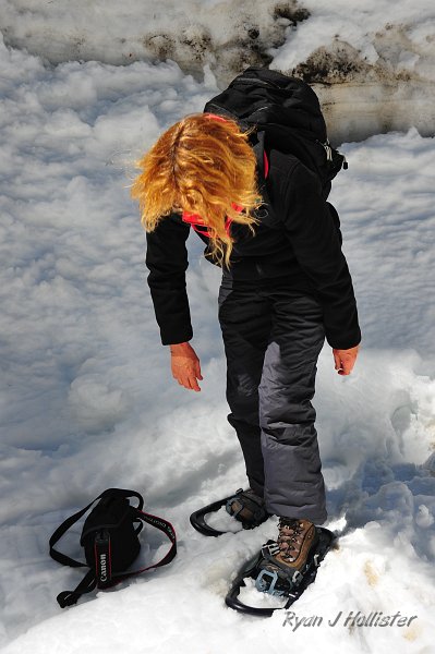 RJH_1516.JPG - Ellen tries on snowshoes for the first time.