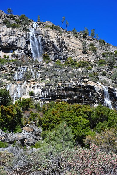 RJH_1632.JPG - It's hard to ascertain the vertical scale depicited in this photo, but this is a 1000' drop.