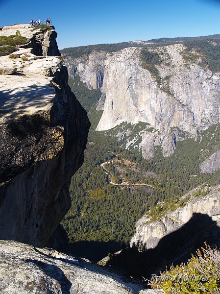 20091025_wildLink_Oct09_0390.JPG - The view down to Yosemite Valley.