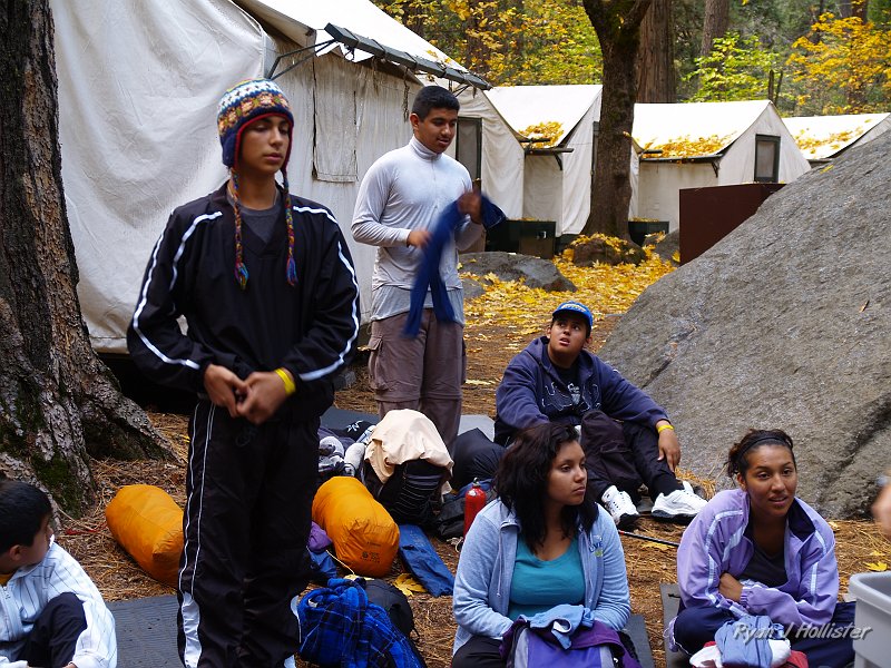 20091026_wildLink_Oct09_0328.JPG - Everyone looking tired, but interested.
