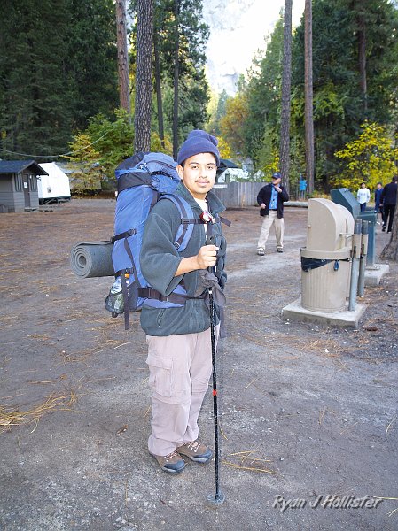 20091027_wildLink_Oct09_0253.JPG - Carlos looks like Papa Smurf.