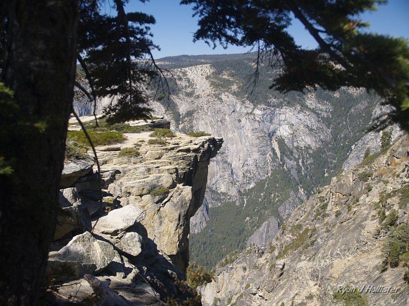 20090927_wildlink_0147.JPG - Yowzer!  Only a 3600' drop or to the valley floor!
