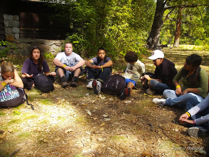 20090928_wildlink_0087.JPG - Time for lunch and some planning of the hike.