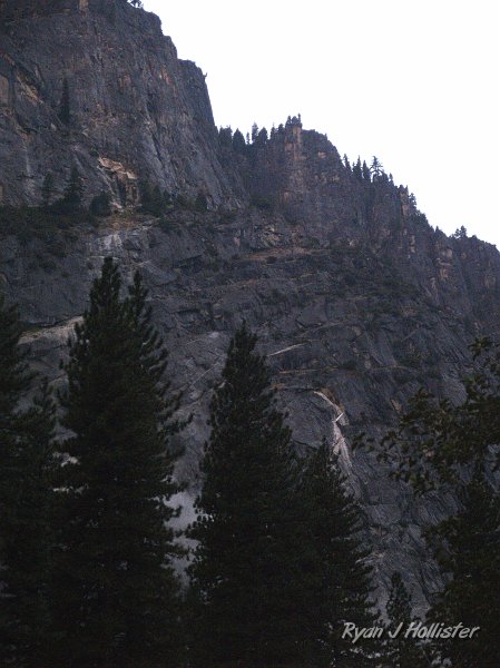 20090929_wildlink_0000.JPG - I had to really play with the settings, but at 6:55 am a large rockfall (150 tons) fell from the ledge just behind the tree in the left center of the photo.