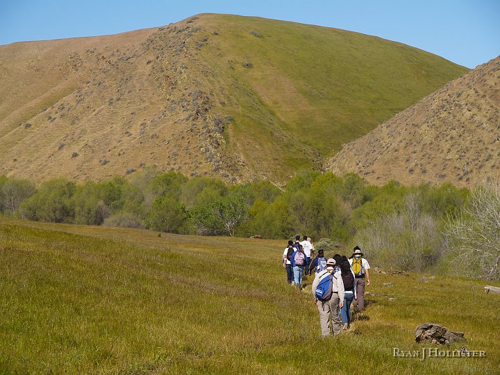 _4027562.JPG - Los Banos Creek stayed to our right the entire hike.   I had a hard time getting over the awesomely tilted beds of sandstone.