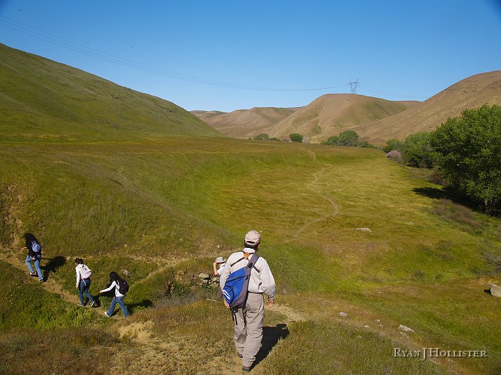 _4027594.JPG - A better shot of the floodplain (the flatter high area in the middle of the photo)