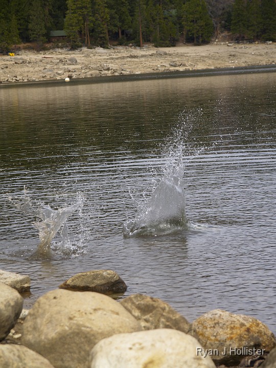 _B085460.JPG - Oh, what a nice splash.  A bit scattered, but great hydrodynamics.  8 / 10