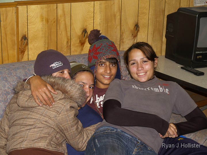_B085509.JPG - Kaitlin, Andrea, Nav & Jasmine getting comfortable on the couch.