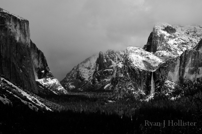 yosemite_valley_bw.jpg - 8 Yosemite Valley as viewed from Tunnel View.