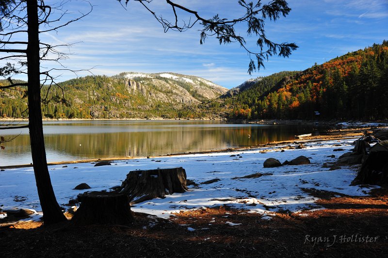 RJH_6496.JPG - A dusting of snow and amazing fall colors greeted us along the way.