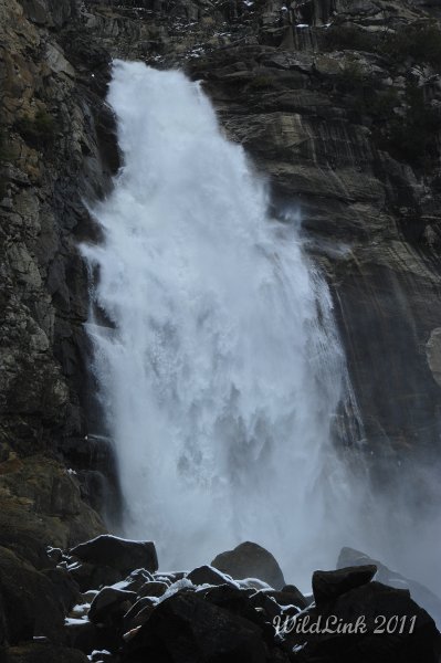 _RJH0049.JPG - This protion of the falls is several hundred feet tall and had tons of water shooting over the lip.