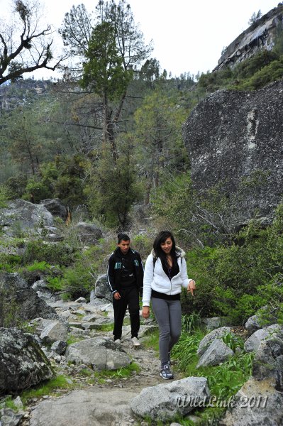 _RJH9966.JPG - Ana Maria tests Omar's knowledge of the rocks.