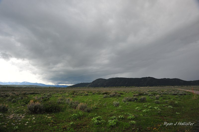 RJH_2835.JPG - There's a storm a brewin over Jackson.