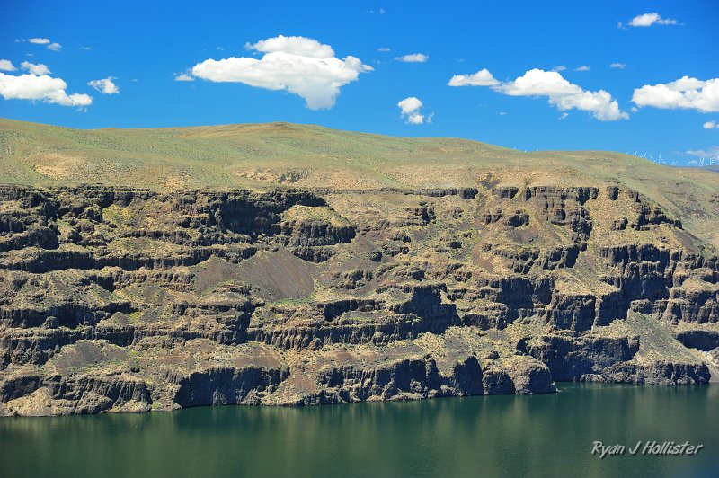 RJH_2886.JPG - Flood basalts in the area of Ginkgo Pertrified Forest.
