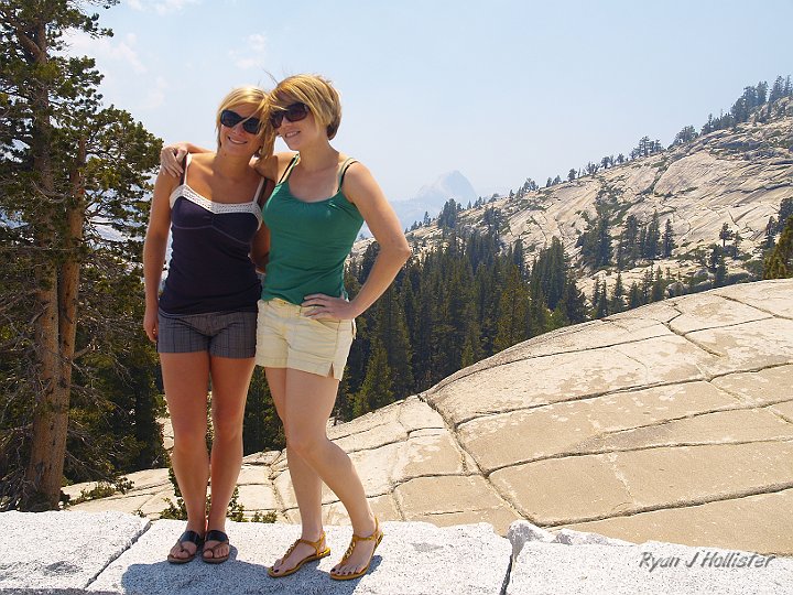 _7010066.JPG - Sisters?