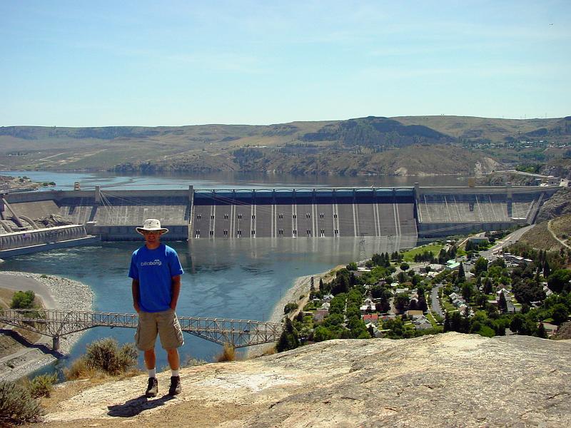 DSC00249.JPG - We had to continue up the road to figure that out, but stopped at the Grand Coulee Dam before heading to the Camas Prairie the next day.