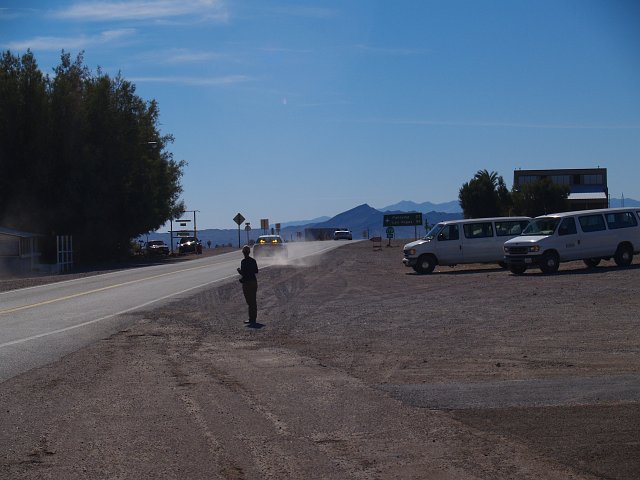 _2170724.JPG - That's a CHP peeling out and chasing down a merceded that was doing about 70 in a 35.  Ooops!  I love seeing those guys get caught.