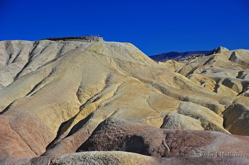 RJH_8106.JPG - Folks at the official Zabriskie Pt. overlook