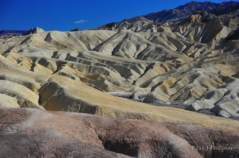 RJH_8109.JPG - It's hard to grasp the scale in this photo.  The washes are several hundred feet below the parking area.