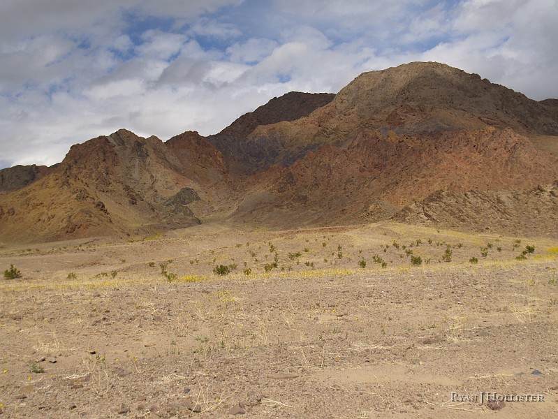 _2190876.JPG - Having just watched the fifth lecture of Geology II, I thought I might give everyone in the class an actual visualization of Paleozic rocks that can be found in California.   So here it goes, This picture was taken near Jubilee Pass, Death Valley NP, California.  What you're looking at in this picture is the Pahrump Group of rocks as seen in 2006.  Go to the next picture to learn of this group of rocks' significance.