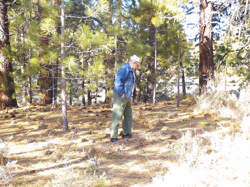 _4261791.JPG - Old man Markham knows a good secret fishing hole when he sees one!