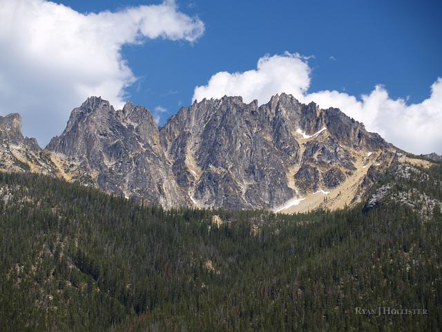 _7233442.JPG - Nice granitic crags.