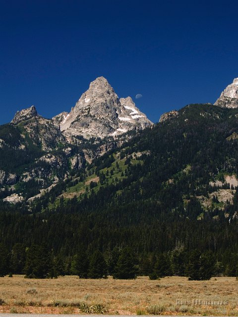 _7163038.jpg - Moon over the Grand Teton (different exposure)