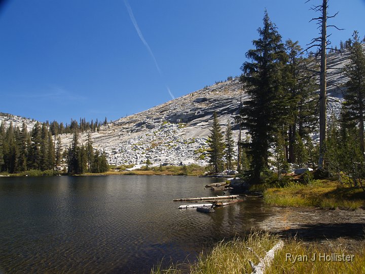 _9235211.JPG - You'll notice that the eastern side of the lake is surrounded by a big slab of exfoliating granite which I suspect radiates its heat into the lake keeping it a good habitat fo the lake's fish.