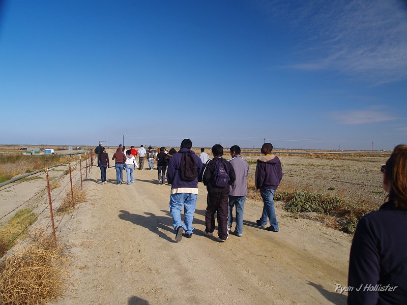 mendota_wildLink_111409_0910.JPG - The students walk along one of the many pool levees on their way to listen to the project's biologist, Jason Dean.