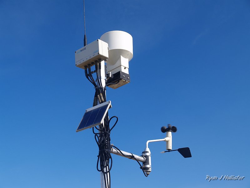 mendota_wildLink_111409_0918.JPG - A very nice weather station.