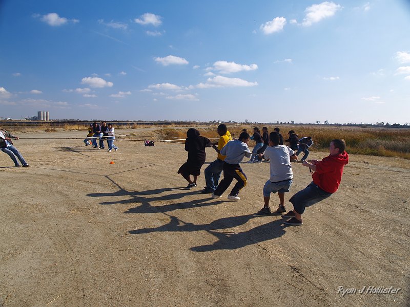 mendota_wildLink_111409_0960.JPG - The last team-building exercise involved 4-way tugg of war!