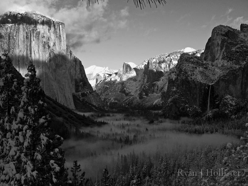 tunnelview.jpg - 7 Yosemite Valley with fog as viewed from Tunnel View.